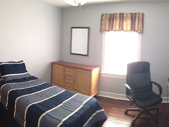 4th image of 225 Pine Ave #B