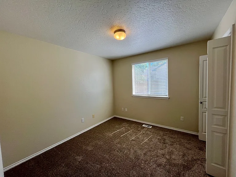 16426 N Asbury Dr — Photo 19