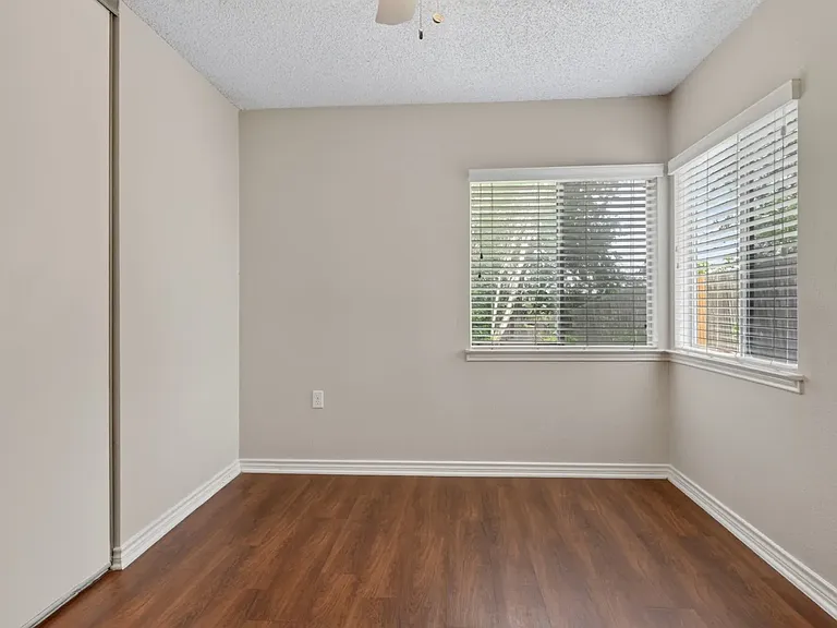 10341 Flatland Trl — Photo 13