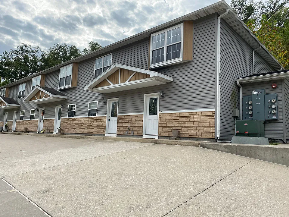 700 Hillside Rd