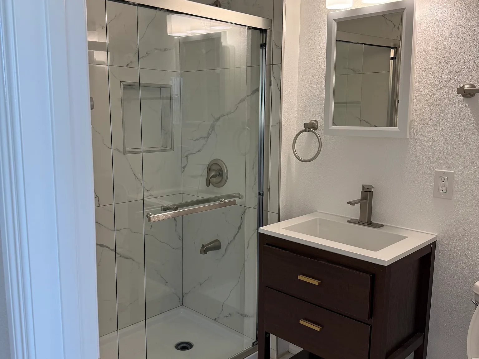 2 bed, 821 sqft, $3,500 — Photo 2