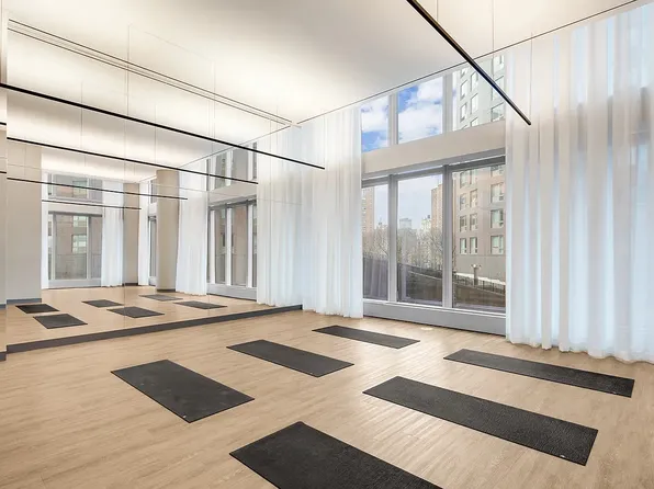 1 Manhattan Square image 27 of 33