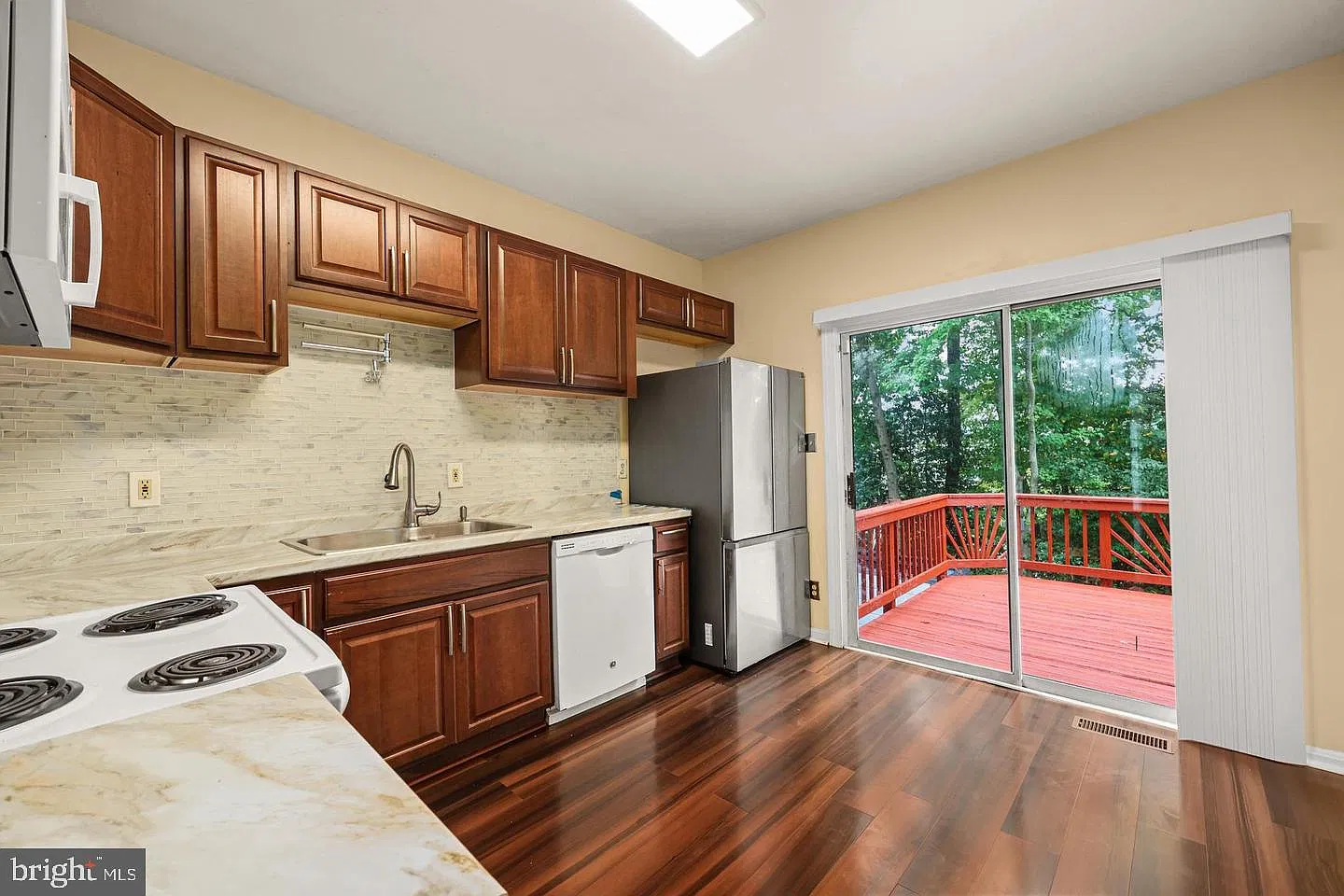 4 bed, 3.5 bath, 1971 sqft, $2,800 — Photo 3