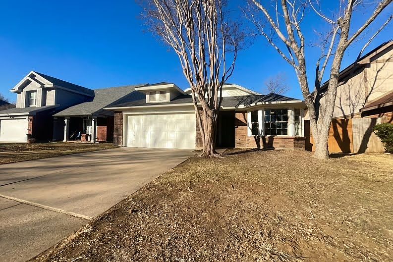 1st image of 2106 Woodland Oaks Dr