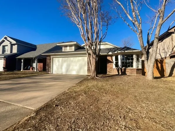 2106 Woodland Oaks Dr, Arlington, TX 76013