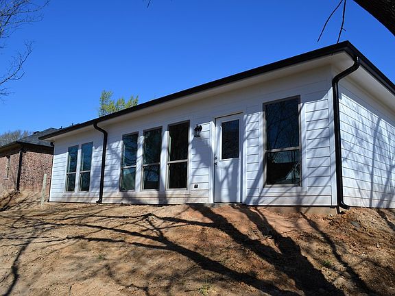 3rd image of 1005 Rebekah Dr