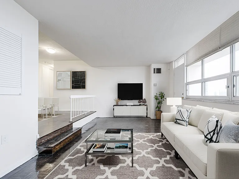 125 Neptune Dr — Photo 9