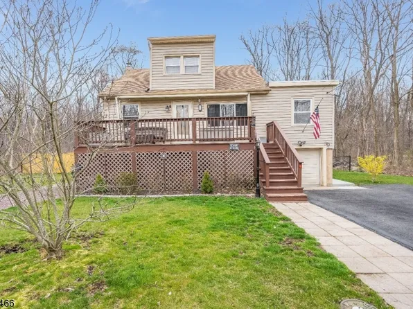 4 Sioux Trl, Mount Olive Twp., NJ 07828