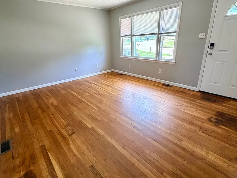 357 Peachtree Rd — Photo 3