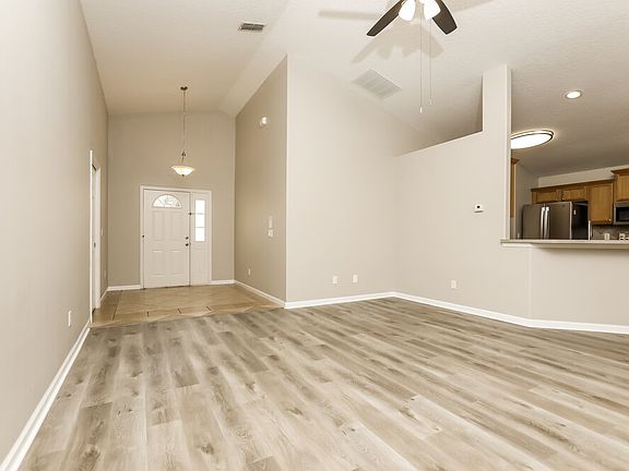 4th image of 11405 Lake Dr