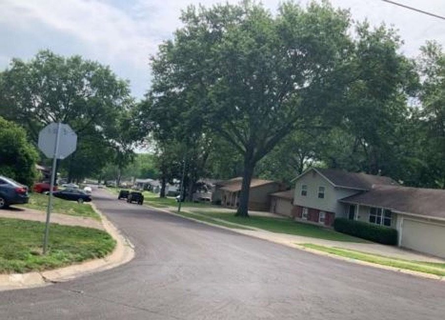 Exterior Neighborhood (street photo)
