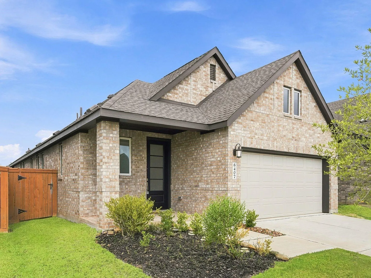 3 bed, 2.5 bath, 1628 sqft, $2,145 — Photo 3