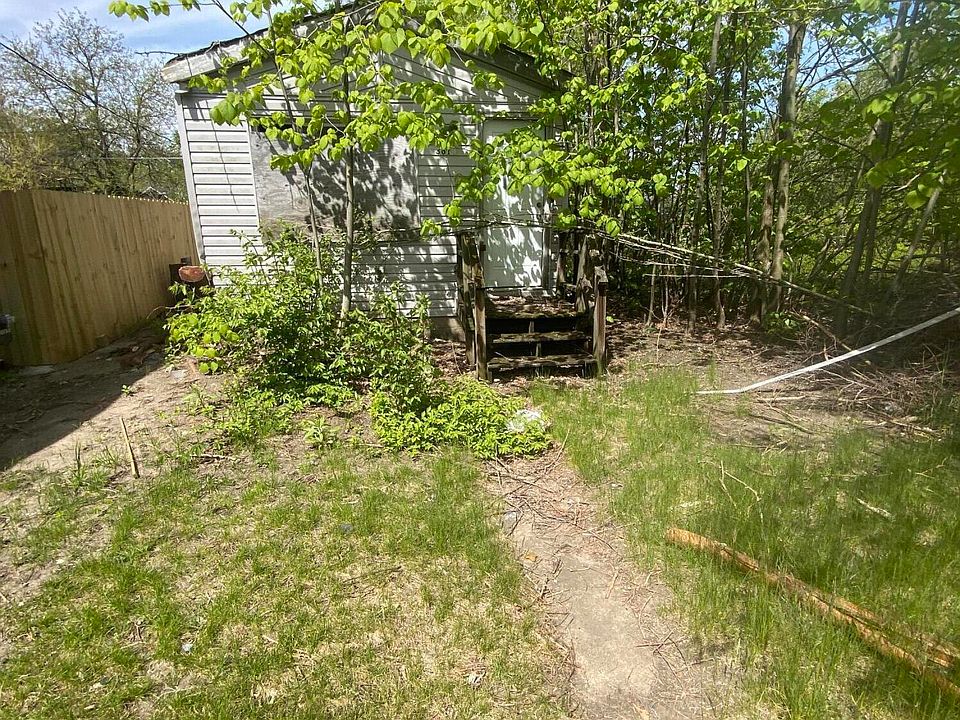 2nd image of 3614 Delaware St