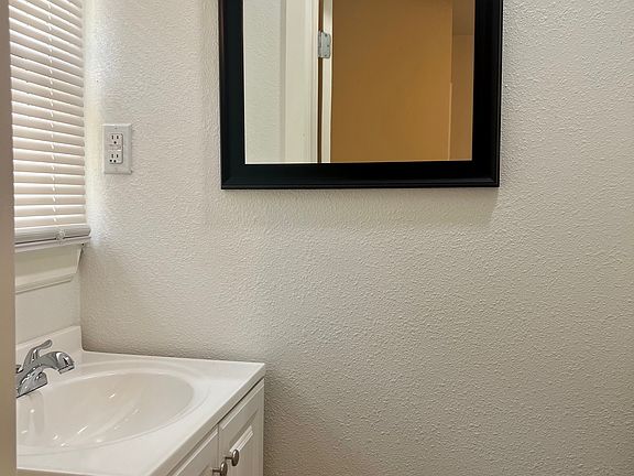 1/2 bathroom
