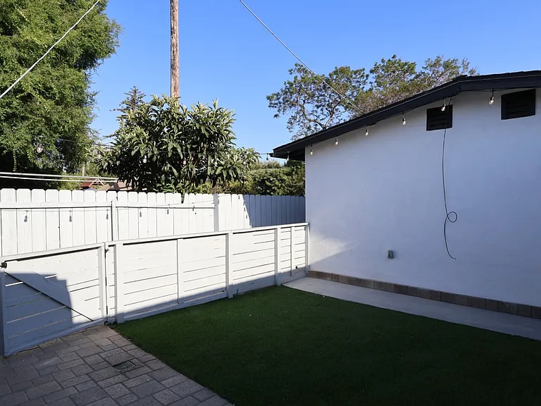 Adams St — Photo 35