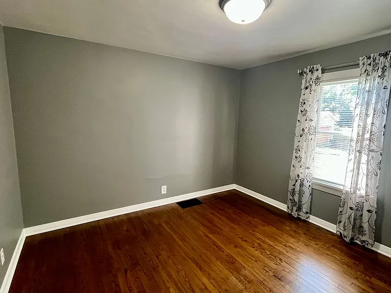 220 S Chestnut St — Photo 8