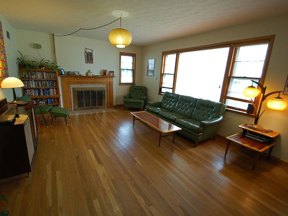 3rd image of 15 W Broadway Ave