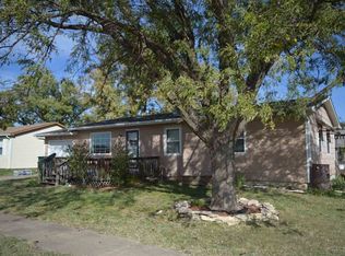 1621 N Grant St, Russell, KS 67665