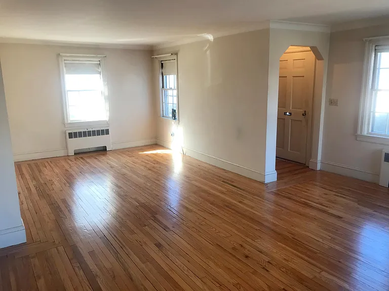 Tiffany St — Photo 4