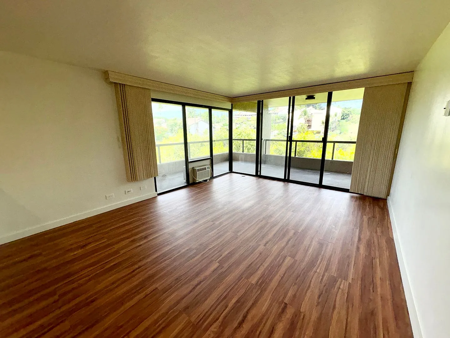 Fully Renovated 1-Bedroom, 2-Bathroom Condo in Kona Pacific — Photo 3