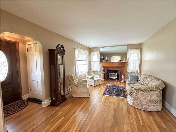 4th image of 219 W Northview Ave