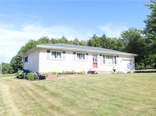 5487 Luxury Dr, Erie, PA 16510