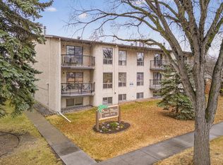 Brock Manor, Edmonton, AB T5H 3N4