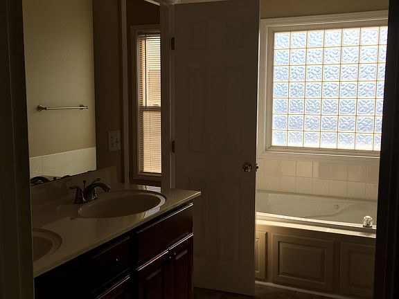 4th image of 1312 River Run Dr