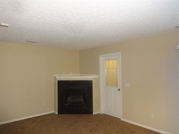 3rd image of 2493 Rosecrest St