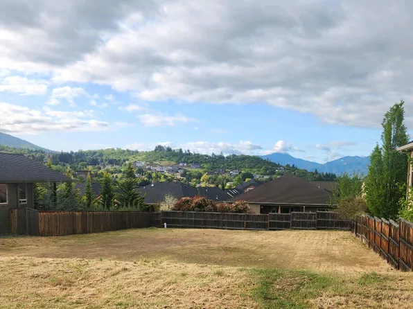 4374 Vista Pointe Dr, Medford, OR 97504