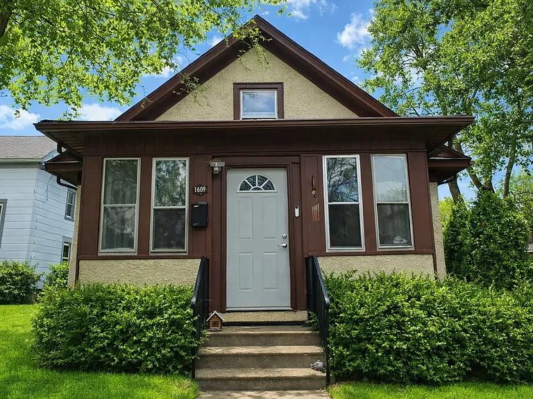 1609 Talmage Ave SE — Photo 1