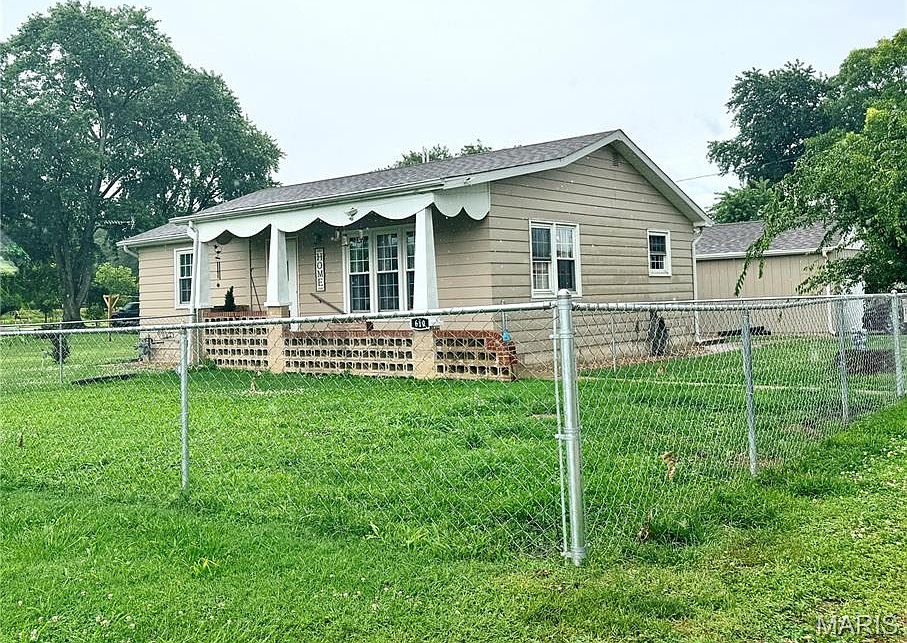 2nd image of 610 Duclos St