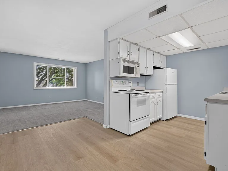 Kellogg Place Apartments — Photo 13
