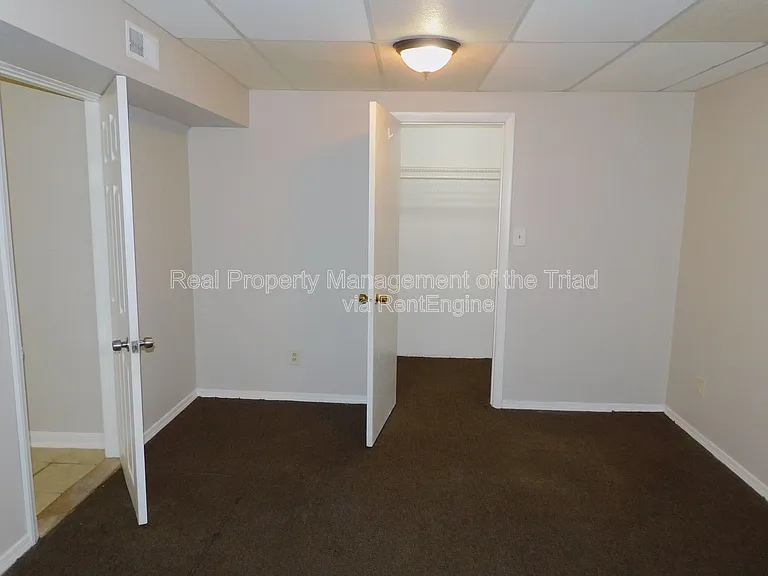 911 Tipperary Dr — Photo 21