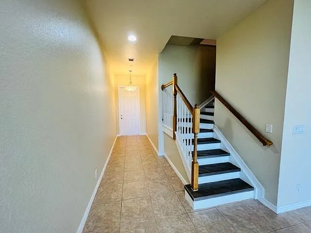 3 bed, 2.5 bath, 2209 sqft, $3,500 — Photo 2