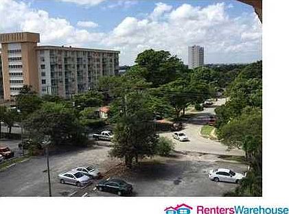 2nd image of 920 NE 169th St APT 305