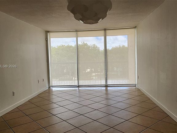 4th image of 10985 SW 107th St APT 304
