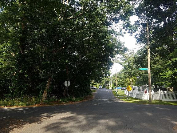 5th image of 51 Park Ln
