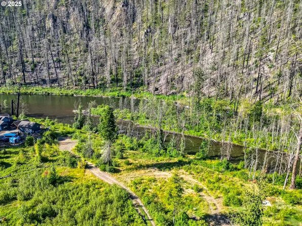 49280 McKenzie Hwy, Vida, OR 97488