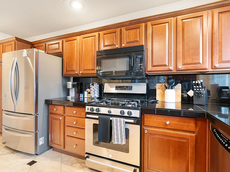 1522 NE 65th Ave — Photo 7