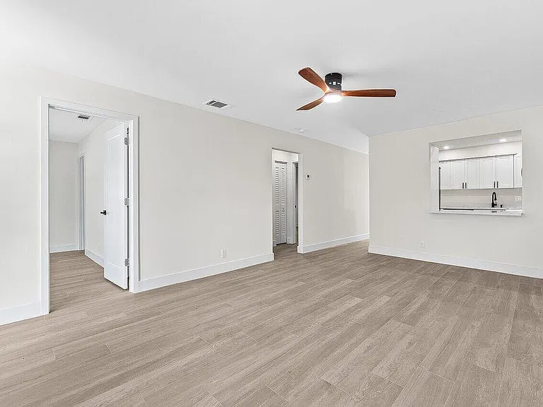 4498 NW 2nd Ave #4500 — Photo 8
