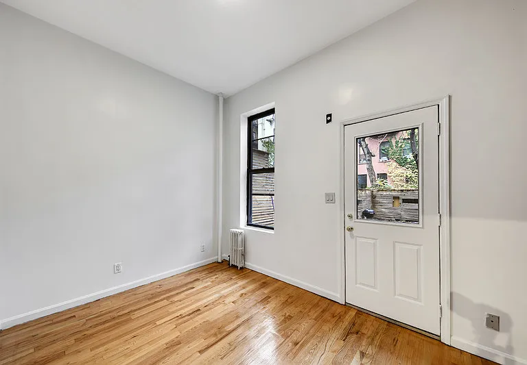 449 W 48th St #1E — Photo 1