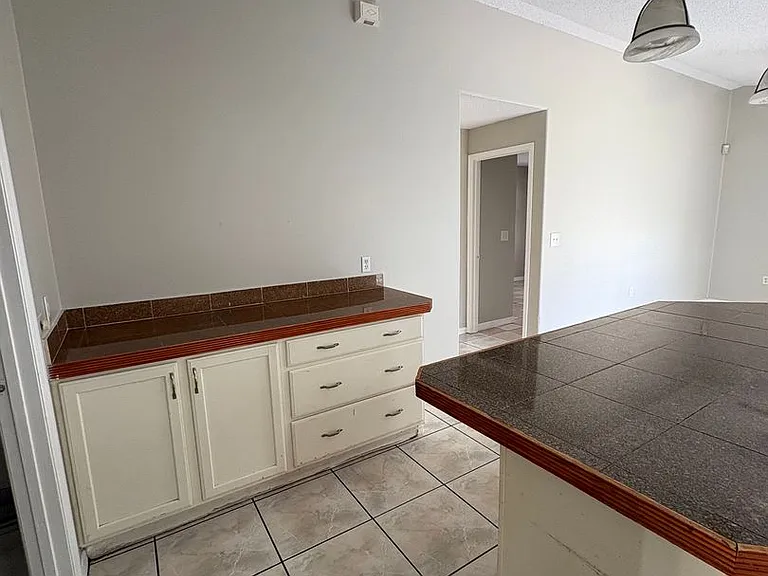 305 Colonade Ct — Photo 10