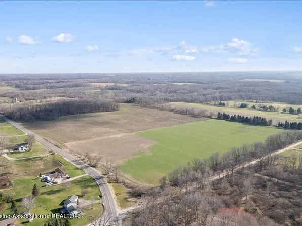 2 Hawley Hwy, Saranac, MI 48881