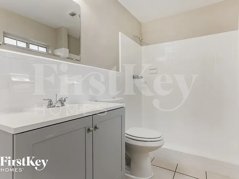 2322 N 28th Ave — Photo 13