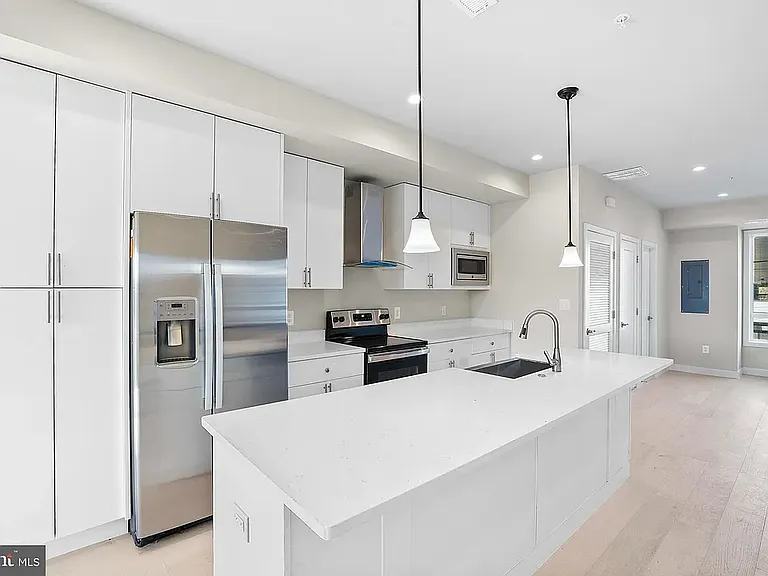 2520 Elvans Rd SE — Photo 4