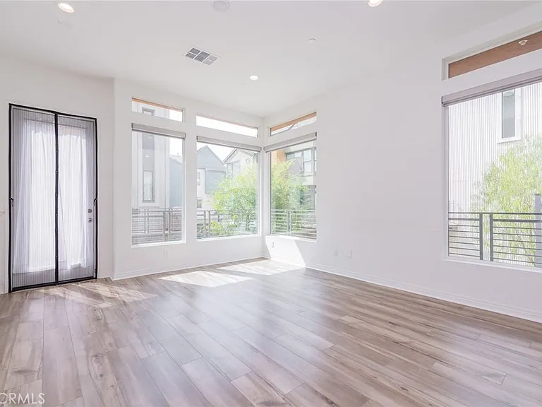 142 Sawbuck — Photo 8