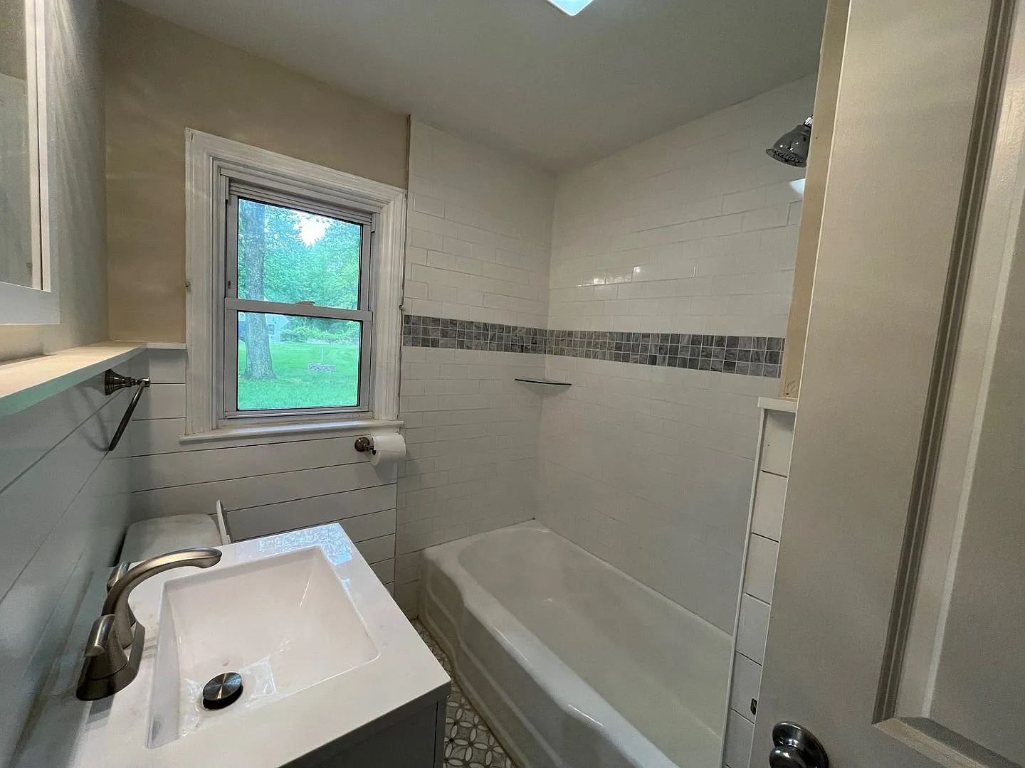 3 bed 2 full bath single family home - renovated — Photo 4