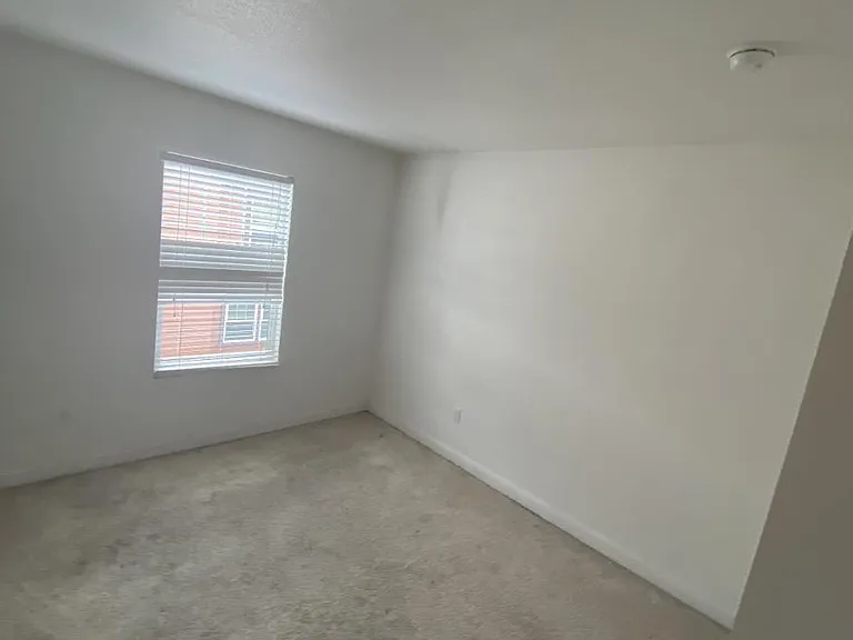 407 San Clemente Ter — Photo 3