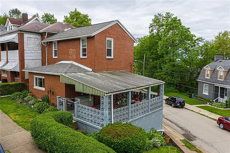 7933 Lloyd Ave photo 1